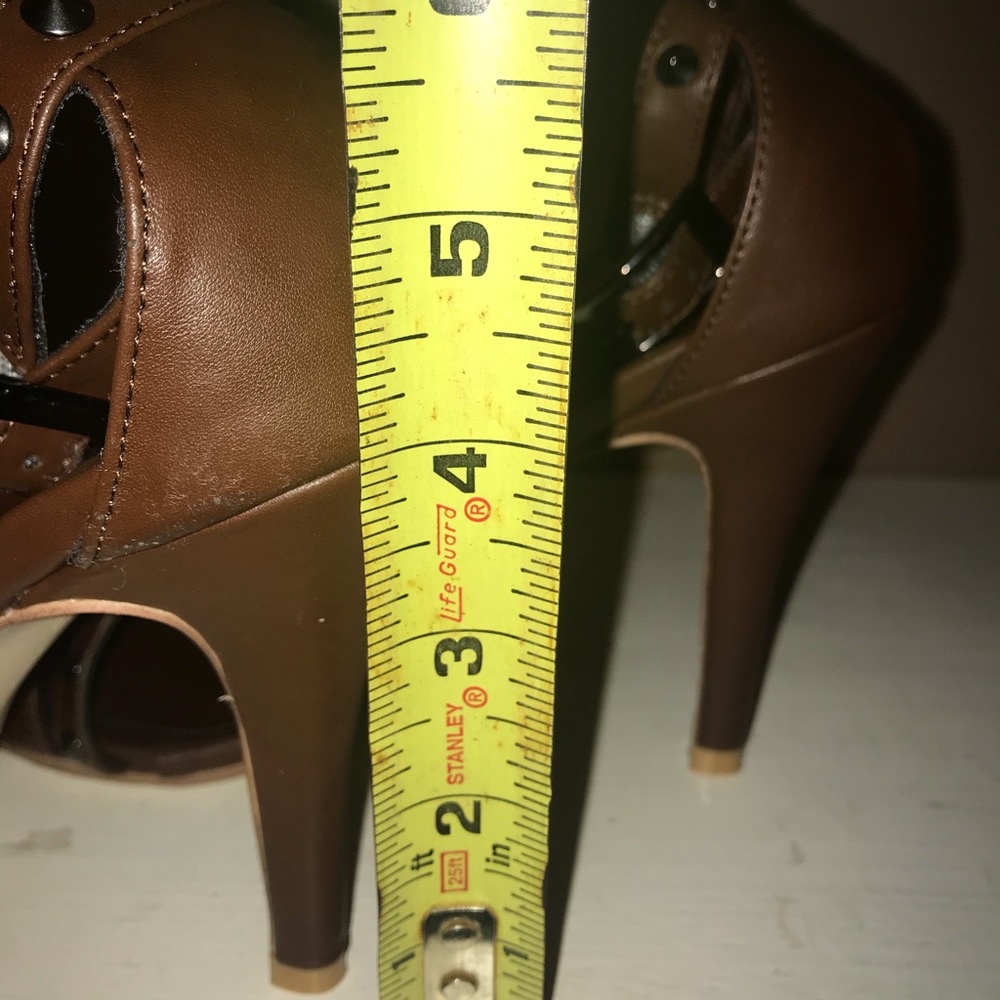 COPY - Manolo Blahnik Sandal Heels - Picture 3 of 11